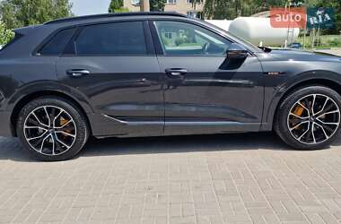 Внедорожник / Кроссовер Audi e-tron 2020 в 
