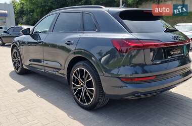 Внедорожник / Кроссовер Audi e-tron 2020 в 
