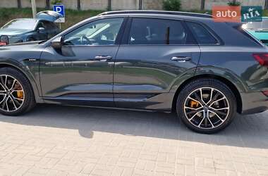 Внедорожник / Кроссовер Audi e-tron 2020 в 