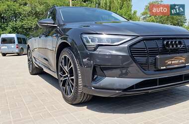 Внедорожник / Кроссовер Audi e-tron 2020 в 