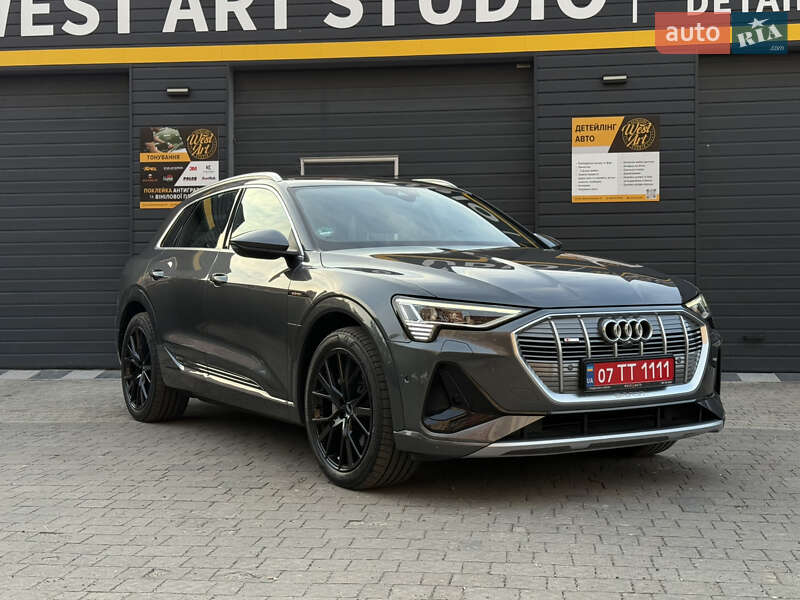 Позашляховик / Кросовер Audi e-tron 2022 в 