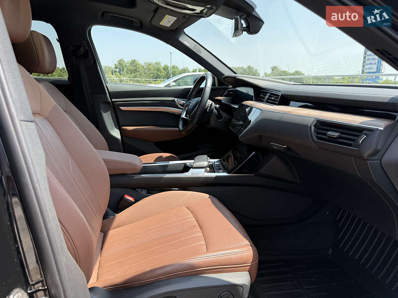 Позашляховик / Кросовер Audi e-tron 2019 в Києві