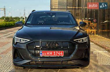 Внедорожник / Кроссовер Audi e-tron 2023 в 