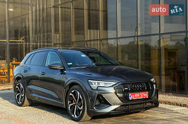Внедорожник / Кроссовер Audi e-tron 2023 в 