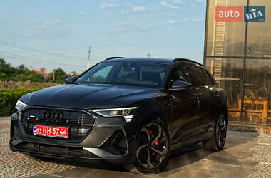 Внедорожник / Кроссовер Audi e-tron 2023 в 