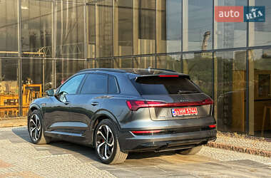 Внедорожник / Кроссовер Audi e-tron 2023 в 