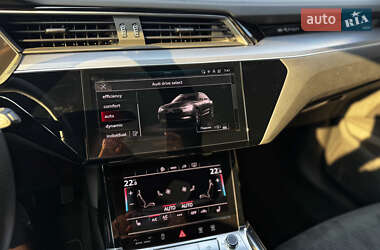 Внедорожник / Кроссовер Audi e-tron 2023 в 