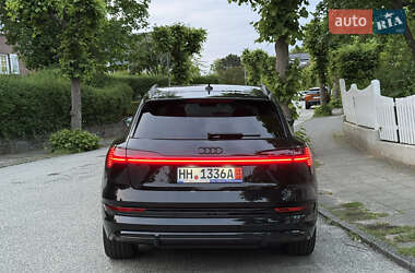 Внедорожник / Кроссовер Audi e-tron 2023 в 