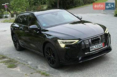 Внедорожник / Кроссовер Audi e-tron 2023 в 