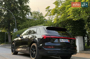Внедорожник / Кроссовер Audi e-tron 2023 в 