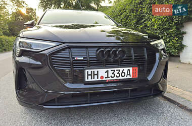 Внедорожник / Кроссовер Audi e-tron 2023 в 