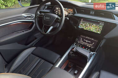 Внедорожник / Кроссовер Audi e-tron 2023 в 