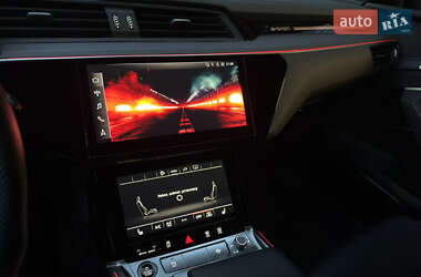 Внедорожник / Кроссовер Audi e-tron 2023 в 