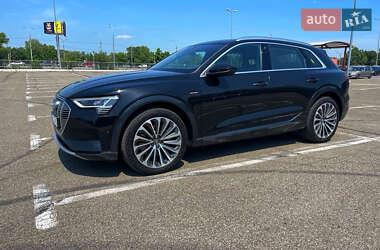 Внедорожник / Кроссовер Audi e-tron 2019 в 
