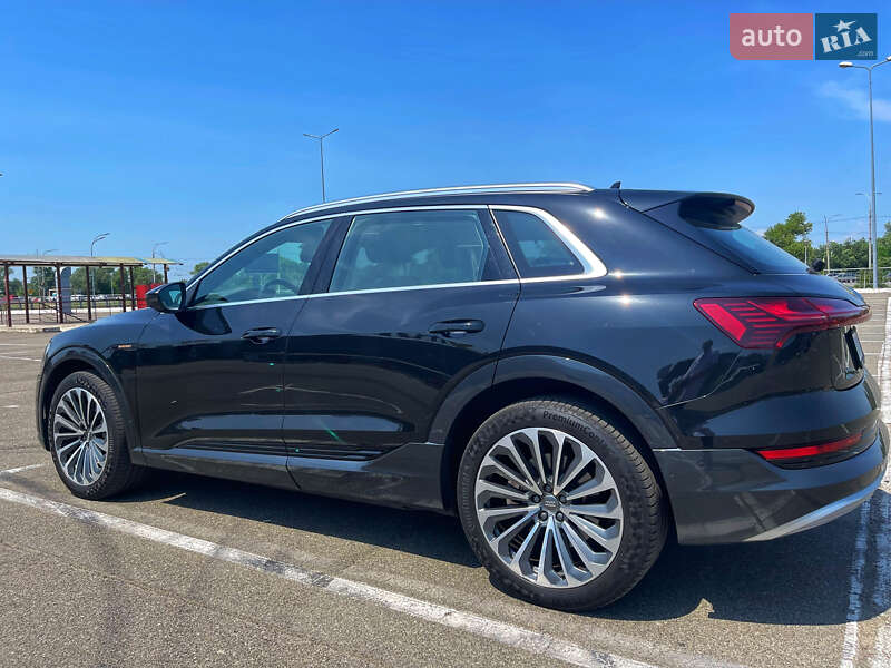 Внедорожник / Кроссовер Audi e-tron 2019 в Киеве