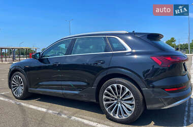 Внедорожник / Кроссовер Audi e-tron 2019 в 