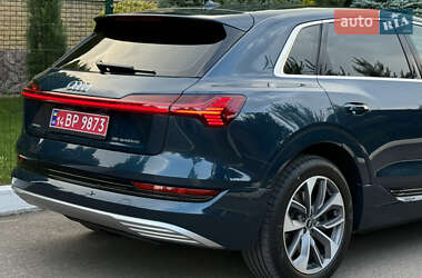 Внедорожник / Кроссовер Audi e-tron 2021 в 
