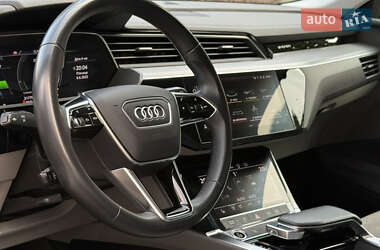 Внедорожник / Кроссовер Audi e-tron 2021 в 