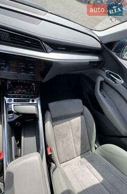 Внедорожник / Кроссовер Audi e-tron 2020 в 