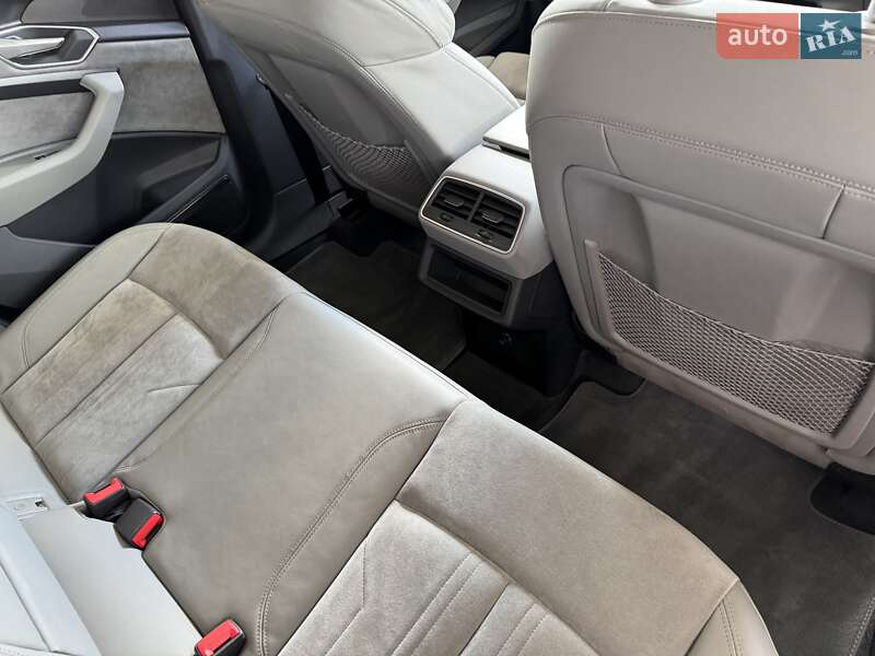 Позашляховик / Кросовер Audi e-tron 2020 в Києві
