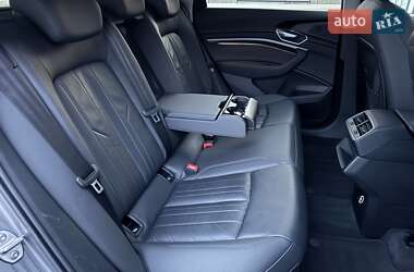 Позашляховик / Кросовер Audi e-tron 2020 в 