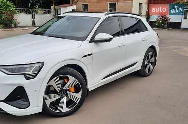 Внедорожник / Кроссовер Audi e-tron 2020 в 