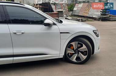 Внедорожник / Кроссовер Audi e-tron 2020 в 