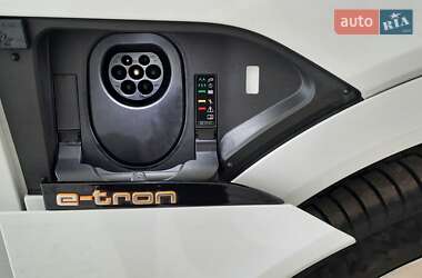 Внедорожник / Кроссовер Audi e-tron 2020 в 