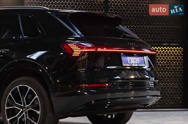 Позашляховик / Кросовер Audi e-tron 2019 в 