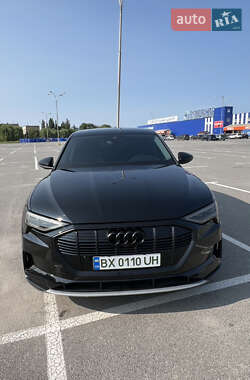 Внедорожник / Кроссовер Audi e-tron 2020 в 