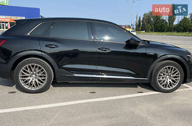 Внедорожник / Кроссовер Audi e-tron 2020 в 