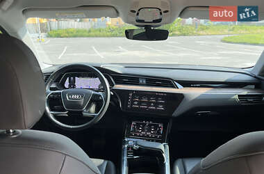 Внедорожник / Кроссовер Audi e-tron 2020 в 
