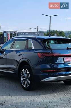 Внедорожник / Кроссовер Audi e-tron 2021 в 