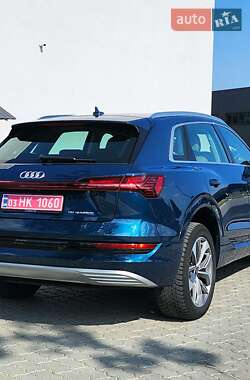Внедорожник / Кроссовер Audi e-tron 2021 в 