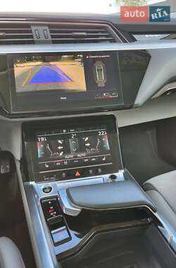Внедорожник / Кроссовер Audi e-tron 2021 в 