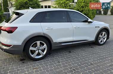 Внедорожник / Кроссовер Audi e-tron 2022 в 