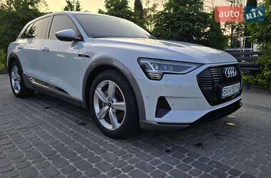 Внедорожник / Кроссовер Audi e-tron 2022 в 