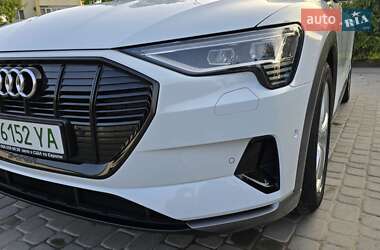 Внедорожник / Кроссовер Audi e-tron 2022 в 