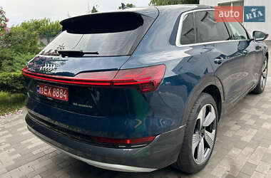 Внедорожник / Кроссовер Audi e-tron 2022 в 