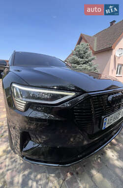Внедорожник / Кроссовер Audi e-tron 2020 в 