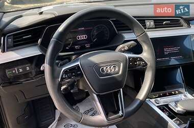 Внедорожник / Кроссовер Audi e-tron 2021 в 