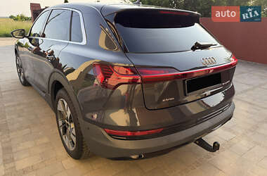 Внедорожник / Кроссовер Audi e-tron 2021 в 