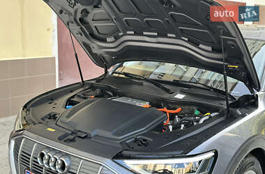 Внедорожник / Кроссовер Audi e-tron 2019 в 