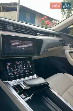 Внедорожник / Кроссовер Audi e-tron 2019 в 