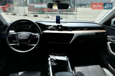 Внедорожник / Кроссовер Audi e-tron 2019 в 