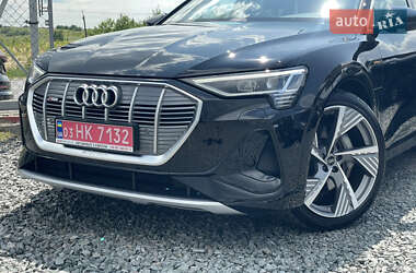 Внедорожник / Кроссовер Audi e-tron 2022 в 