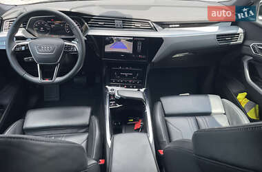 Внедорожник / Кроссовер Audi e-tron 2022 в 