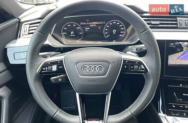 Внедорожник / Кроссовер Audi e-tron 2022 в 
