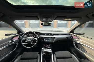 Внедорожник / Кроссовер Audi e-tron 2020 в 