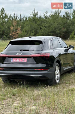 Внедорожник / Кроссовер Audi e-tron 2022 в 
